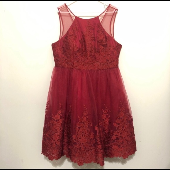 Chi Chi London Exquisite Elegance Lace Dress - Picture 2 of 8